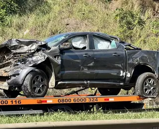 Caminhonete despenca de viaduto após ser atingida por pneu na Bahia