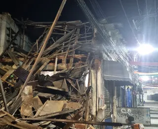 Casarão antigo desaba no centro de Salvador; veja vídeo