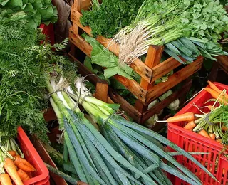 Cesta básica ideal chega a R$ 432; batata e tomate pesam no bolso