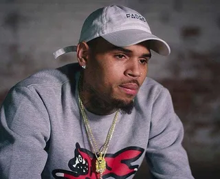 Chris Brown é preso no Reino Unido por agressão
