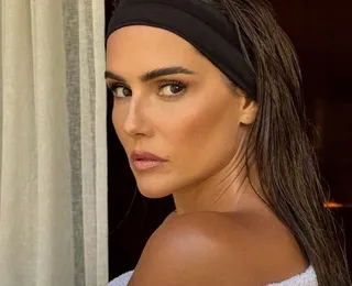 Deborah Secco exibe novo visual após transplante de sobrancelha