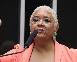 Deputada negra é barrada na Câmara e aponta racismo; veja