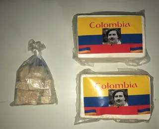 Drogas com foto de Pablo Escobar são apreendidas na Bahia