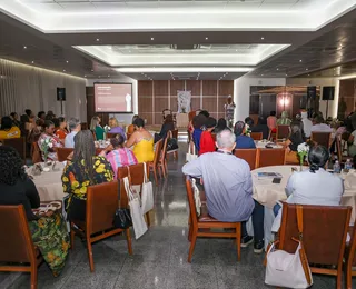 Encontro debate alfabetização com foco em educação antirracista