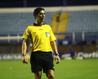 Envolvido em polêmica, árbitro volta a comandar VAR em jogo do Vitória