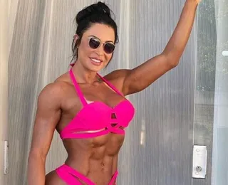 Gracyanne Barbosa faz festa em sex shop e brinca: “Me mimei”