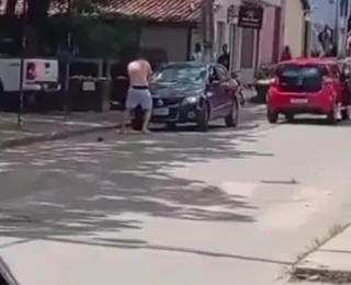 Homem agride agente de trânsito com facão após ser repreendido