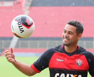 Ídolo e torcedor do Vitória, Fernando relembra ano mágico de 1999