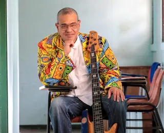 Luciano Calazans celebra música baiana em turnê na Europa