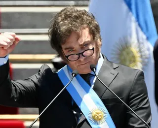Milei avança com decreto contra imigração na Argentina - Imagem