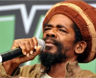 Morre Cocoa Tea, lenda do reggae, aos 65 anos