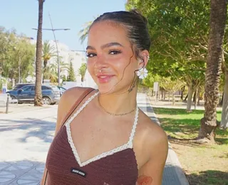 Novo amor! Mel Maia surge abraçada com lutador após rumores de affair