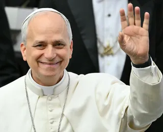 Novo papa se reúne pela 1ª vez com jornalistas no Vaticano