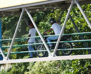 Passarelas de Salvador podem ter barreiras contra ‘roubadinhas’