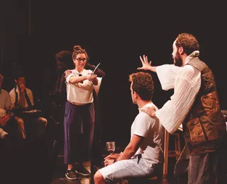Peça baiana reinventa Shakespeare e põe o público no centro da cena