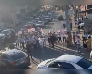 Protesto: família de jovem morto em Fazenda Grande fecha avenida