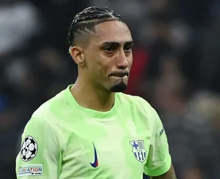 Raphinha se pronuncia após eliminação do Barcelona na Champions