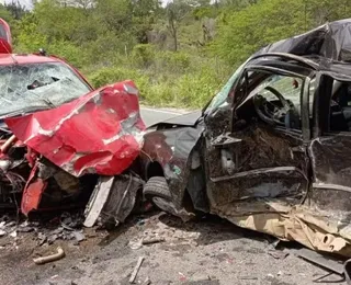 Sobrinho perde direção de carro e bate de frente com veículo de tio