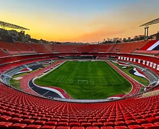 Torcedores do São Paulo se ferem após queda de placa no MorumBIS
