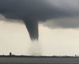 Tornados e tempestades deixam ao menos 17 mortos nos EUA