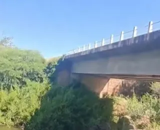 Três pessoas morrem após carro cair de ponte na Bahia