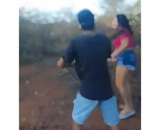 VÍDEO: Jovem é apreendido por bater em namorada com pauladas na Bahia