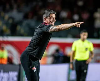 Vasco faz sondagem por Thiago Carpini