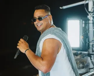 Xanddy leva roda de samba à Flórida com show intimista