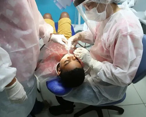 Atendimento odontológico gratuito é oferecido para jovens na Bahia - Imagem