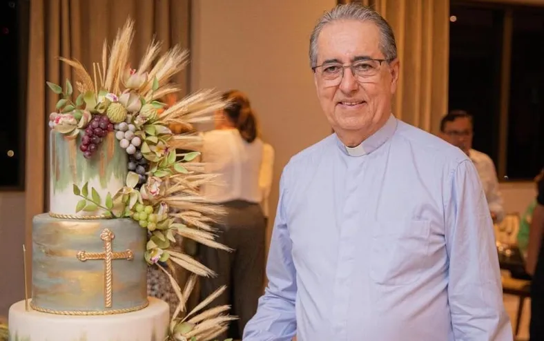 Padre Luís Simões celebra aniversário com fé e devoção em Salvador - Imagem