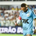 Após expulsão, Neymar se desculpa e assume culpa por derrota do Santos imagem