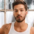 Após término com Marquezine, João Guilherme dá em cima de comprometida imagem