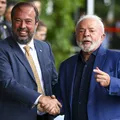 Governo estuda receita extra com petróleo para compensar IOF imagem