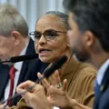 Marina Silva discute com senadores e abandona comissão imagem