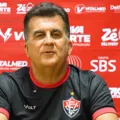 Mota reconhece erros, mas diz que "todo mundo aprovou" contratações do Vitória imagem