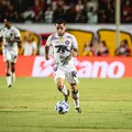 Suspenso, Matheuzinho desfalca o Vitória no jogo contra o Corinthians imagem