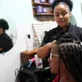 Trancistas celebram reconhecimento inédito da profissão; veja o que muda imagem