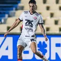 Vitória anuncia oficialmente a saída do lateral-esquerdo Hugo imagem