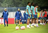 Ancelotti comanda primeiro treino e esboça escalação da Seleção