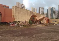 Hotel abandonado em Salvador era desmanche antes de ocupação; veja imagens imagem