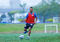 Jogadores do Bahia ficam na bronca com arbitragem: "Decidiu a partida" imagem