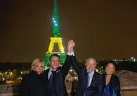 Macron homenageia o Brasil na chegada de Lula a Paris imagem