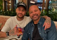 Neymar voltou ao Santos por "solidariedade", diz pai do jogador imagem