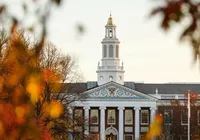 Proibição de Trump é derrubada na Justiça e estrangeiros poderão estudar em Harvard imagem