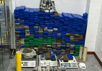 Suspeita é presa com 323 tabletes de maconha e explosivos na Bahia