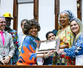 Alcione recebe título de Cidadã Baiana e se derrete: “Minha terra”