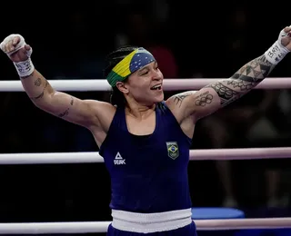 Bia Ferreira defende cinturão dos pesos-leves; veja onde assistir