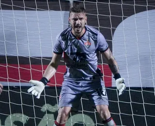Fora dos planos, goleiro é afastado dos treinos do Vitória