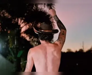 Sertanejo famoso termina noivado pelo celular e bloqueia ex