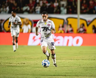 Suspenso, Matheuzinho desfalca o Vitória no jogo contra o Corinthians